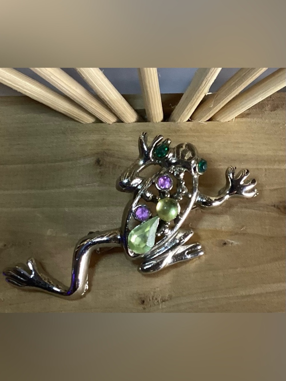 Vintage Silver Tone Frog Brooch - Picture 5 of 8